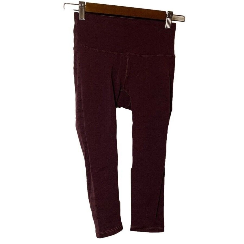 Lululemon Reveal Crop (Stripes 17") Dark‎ Adobe. Size 4
